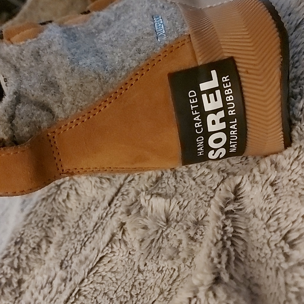 Sorel booties - Picture 2 of 8
